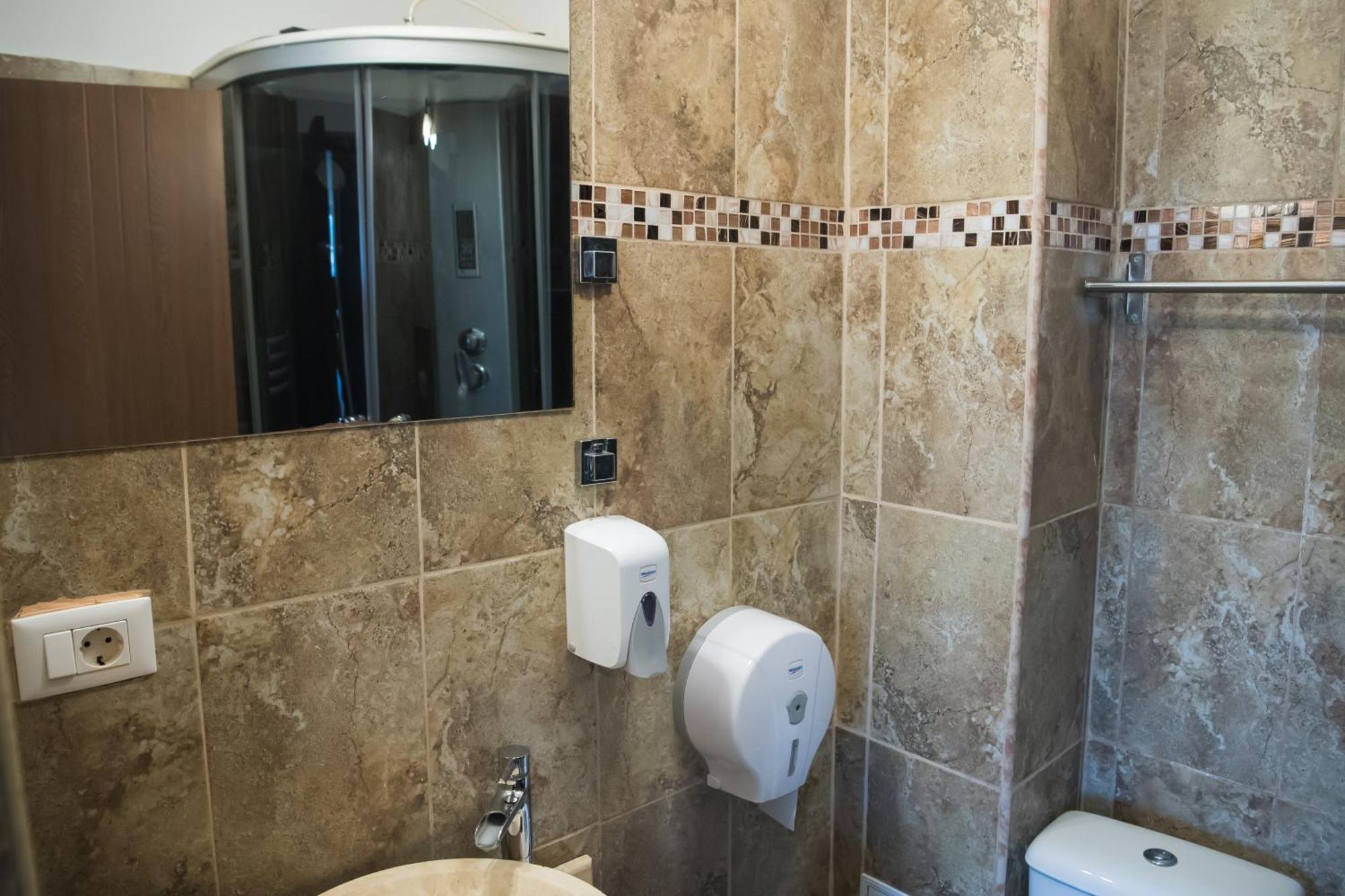 Mbi Travel Inn Craiova Buitenkant foto
