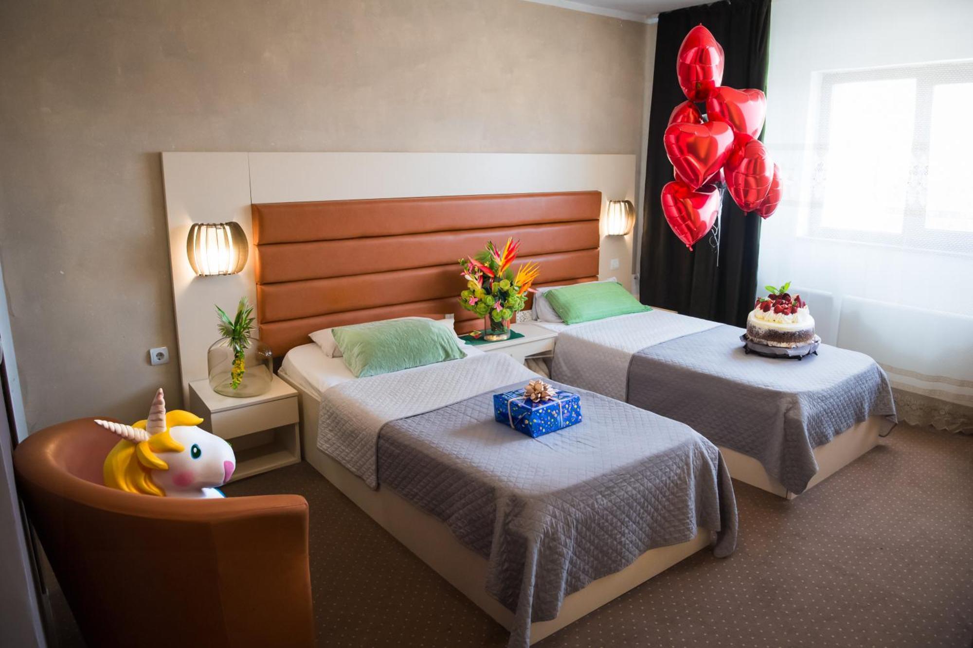 Mbi Travel Inn Craiova Buitenkant foto